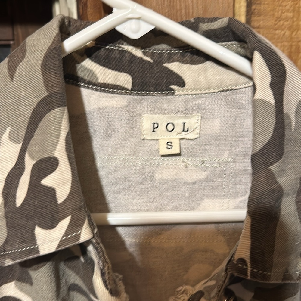 POL button up - Picture 2 of 6